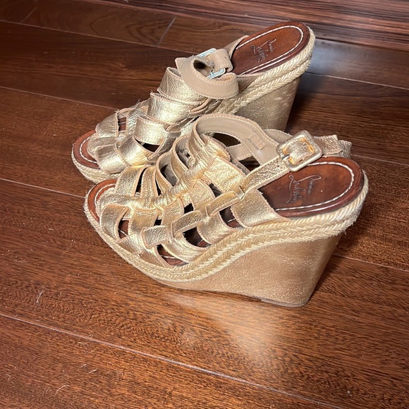 Christian Louboutin's gold wedge - Picture 2 of 4